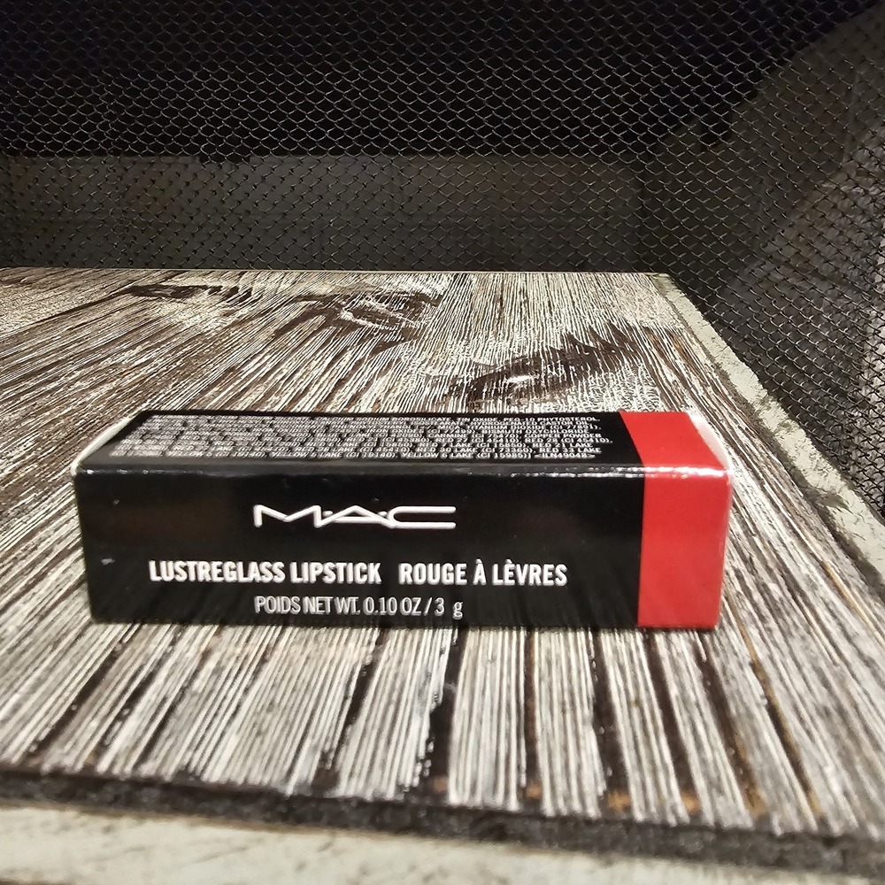 MAC Lustreglass Lipstick 557 Flustered Red New